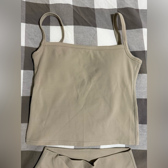 New 437 The Classic Tank Cappuccino Medium - Picture 5 of 6